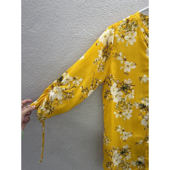 Rue 21 Womens Juniors Blouse Size Medium Yellow Floral 3/4 Sleeve 1/4 Zip - Picture 2 of 10